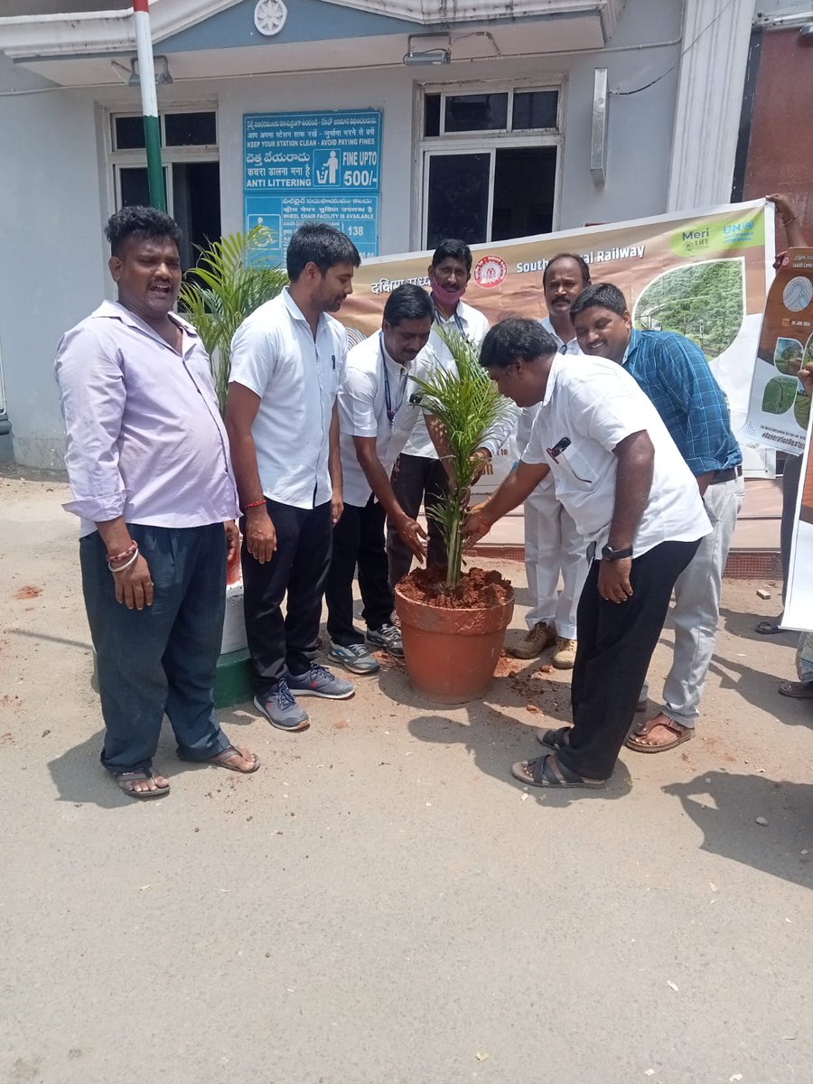 As part of #WorldEnvironmentDay‌, Awareness Rally, Tree plantation drive, distribution of cloth bags were conducted at #Tadepalligudem Station. Environmental pledge was administered to Staff to commit their resolve for greener environment. @SCRailwayIndia @RailMinIndia