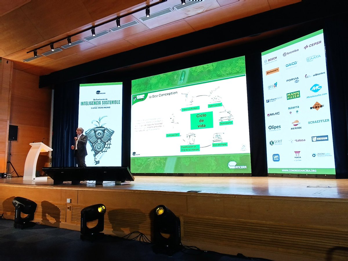 auto_spare22's tweet photo. Fernando López de @GiPA_Group nos habla de Ecoresponsabilidad y Economía Circular en la #posventa: recambio usado, remanufacturado, reconstruido, neumático recauchutado, piezas ecosostenibles... @ancera_social #CongresoAncera #sostenibilidad https://t.co/bw62BbPqWL