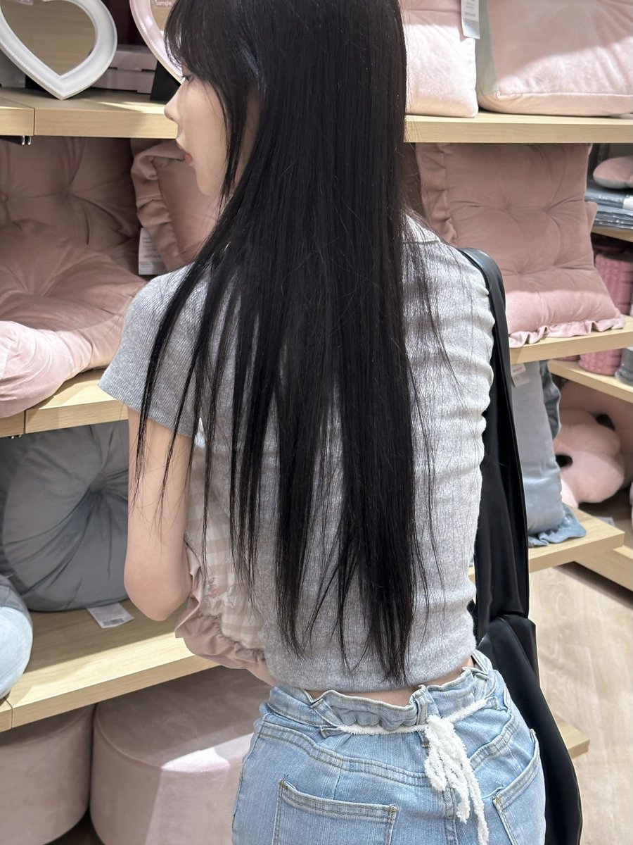 パンツのウエストがゆるい時こうやって縛って調整してます。 https://t.co/ZLYoj24GHa