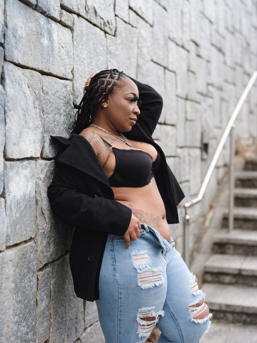 _holisticartist's tweet photo. Lawd have mercy babyโs got her blue jeans on!!! #THICK #bodyfordays #tease #queen #urbanbeauty https://t.co/4wGTYf0q9I