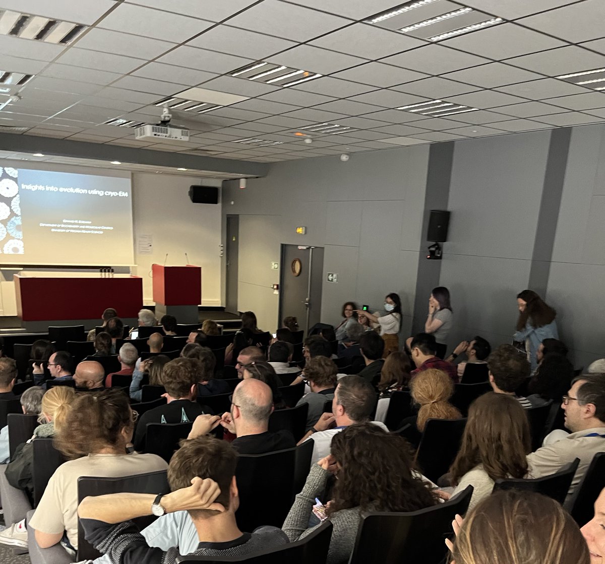 Structural Biology-Chemistry at Institut Pasteur (@dbsc_ip) on Twitter photo Many thanks to Ed Egelman from <a href="/UVA/">UVA</a> for your fantastic and highly didactic talk (as usual) on the importance of cryoEM in understanding evolution. And the collection of spectacular structures of bacterial, archaeal, and material fibers was impressive. Many thanks to Ed Egelman from <a href="/UVA/">UVA</a> for your fantastic and highly didactic talk (as usual) on the importance of cryoEM in understanding evolution. And the collection of spectacular structures of bacterial, archaeal, and material fibers was impressive.