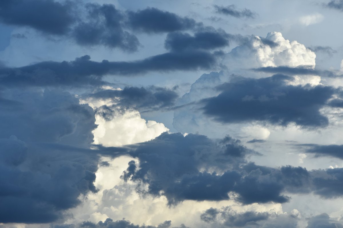oveyaa's tweet photo. Evening sky bearing fluffy clouds #nikond3400 #nikon #NaturePhotograhpy #nikonasia #nikonindia https://t.co/B38kVi5PgT