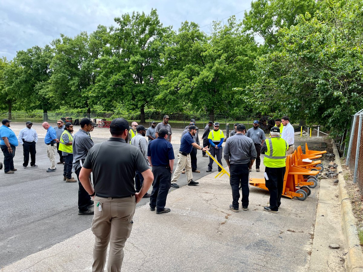 RaleighTranspo's tweet photo. 🦺June is National Safety Month! It's a great time to prioritize safety &amp; get involved! Whether by identifying hazards or participating in drills &amp; training, you can make a difference in your home, work, and community.
#NationalSafetyMonth #RDOT https://t.co/mJXdJFXfau