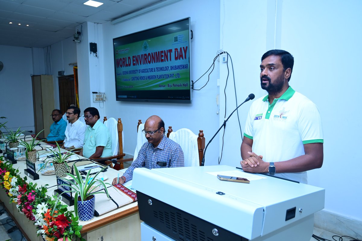 OdishaUniversi1's tweet photo. Mr. Arta Trana Mishra, IFS, DDG, Forests (Central) Regional Office, MoEF &amp; CC, Bhubaneswar graced the Inaugural Session of 'The World Environment Day' as 'Chief Guest' in presence of Prof. Pravat Kumar Roul, Hon'ble Vice Chancellor, OUAT on 05.06.24 at Biju Patnaik Hall, OUAT. https://t.co/zuic8UZRo3