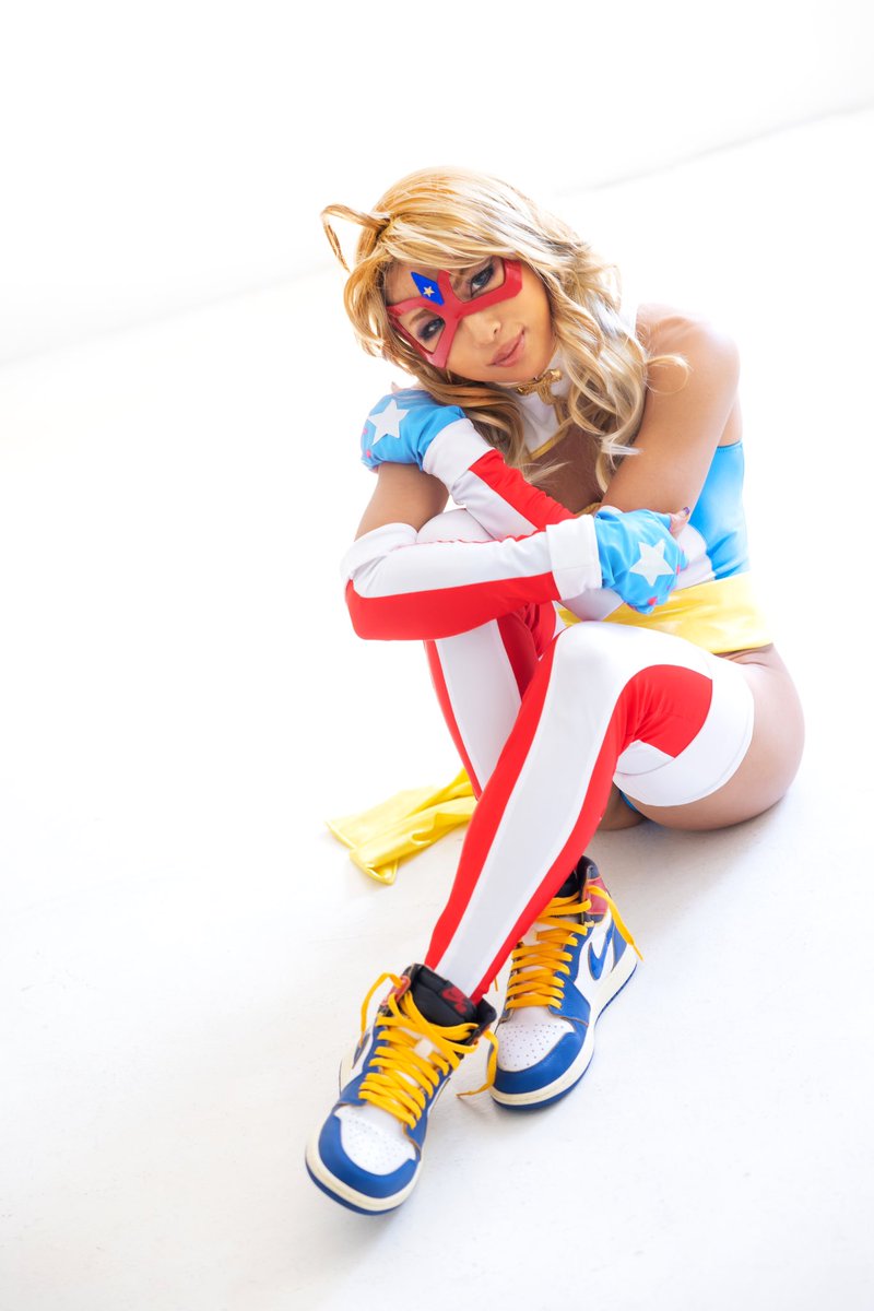 きゃりおすページ Look at @zebra_zx10r 's #KamenAmerica cosplay! I think she and the