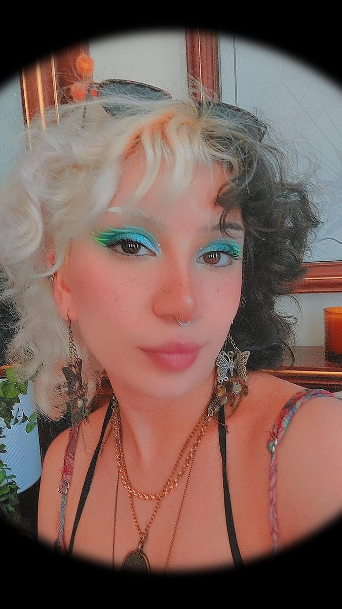 Makyajım günü güzelleştiriyooo 💅🏻✨️