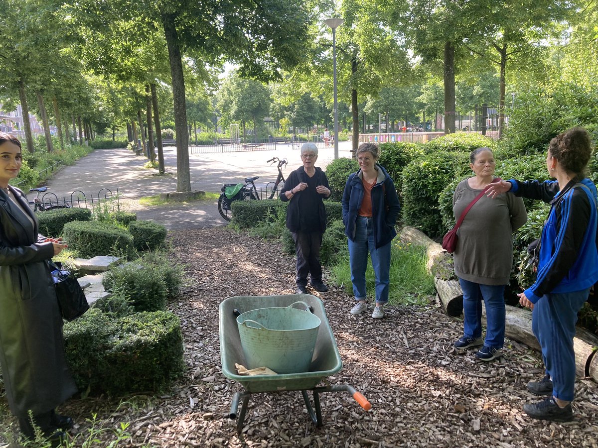 rinibiemans's tweet photo. Het was weer een drukte van jewelste maar erg gezellig #park1943 #biocrow #hetnieuwetuinieren https://t.co/LQ2J9ftEWj