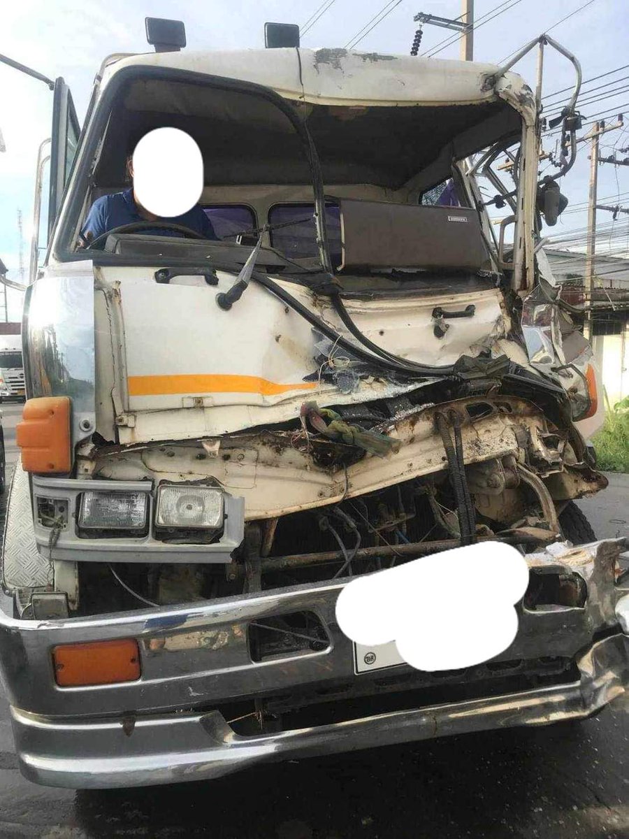 5/6/67 เย็นนี้มีอุบัติเหตุถนนบายพาสเลี่ยงเมืองชลบุรี ขาเข้า พัทยา บริเวณสะพานลอยรามาชู  ชลบุรี ติดในยานพาหนะ จราจรติดระดับ5 #อุบัติเหตุ #รถติด
Cr. ข่าวสาร กู้ภัยหนองไม้แดง