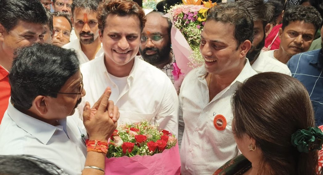 आज महाराष्ट्र नवनिर्माण सेनेच्या पदाधिकाऱ्यांसह उत्तर-पश्चिम मुंबई, लोकसभेचे महायुतीचे विजयी उमेदवार खासदार श्री.रविंद्र वायकर यांची भेट घेऊन त्यांच्या विजयाबद्दल त्यांचे अभिनंदन केले आणि पुढील वाटचालीसाठी शुभेच्छा दिल्या.
#mnsadhikrut #ravindrawaikar