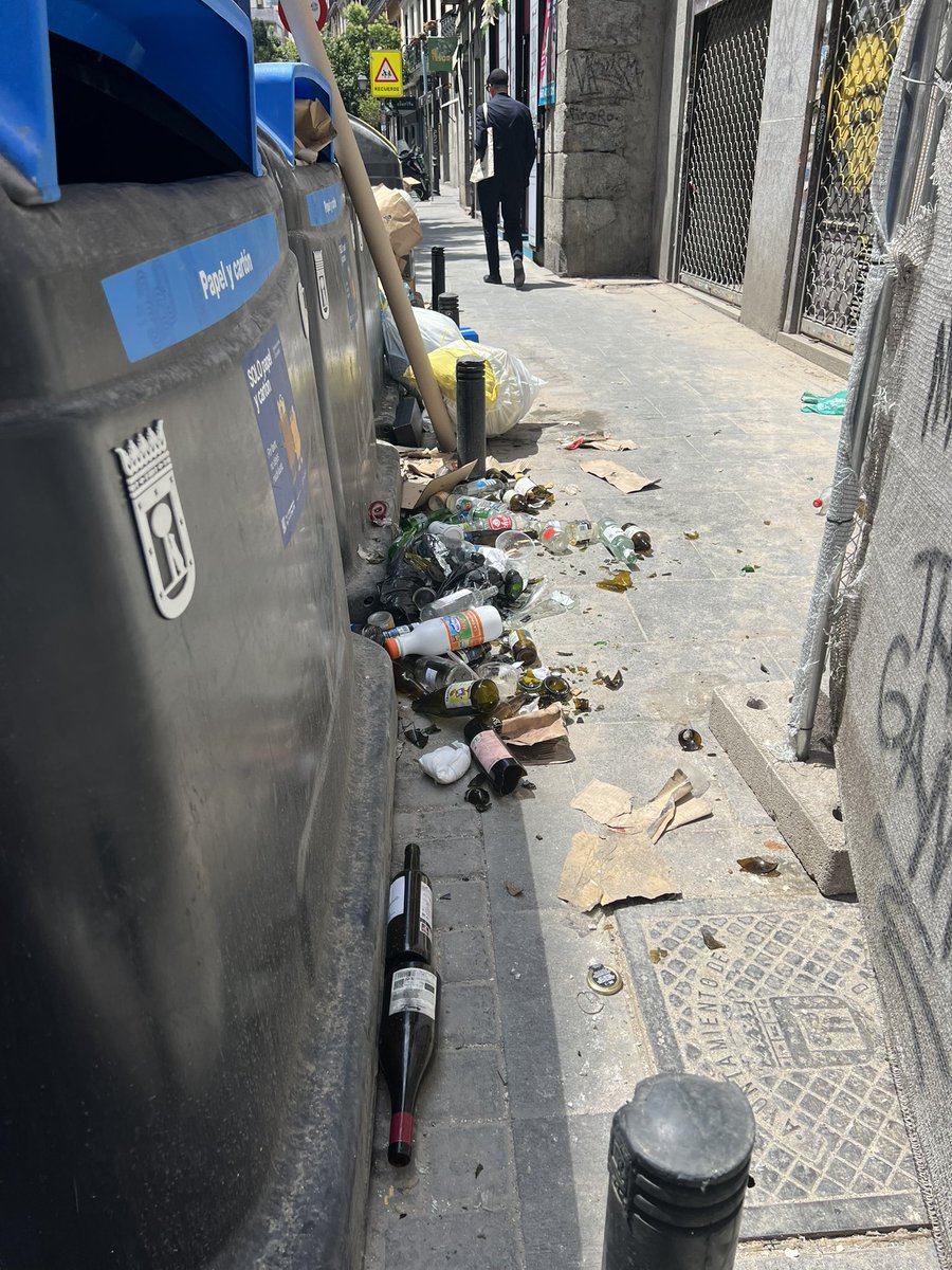 meryloo80's tweet photo. Así está la corredera baja 27
@Lineamadrid https://t.co/AuyvrvMEdZ