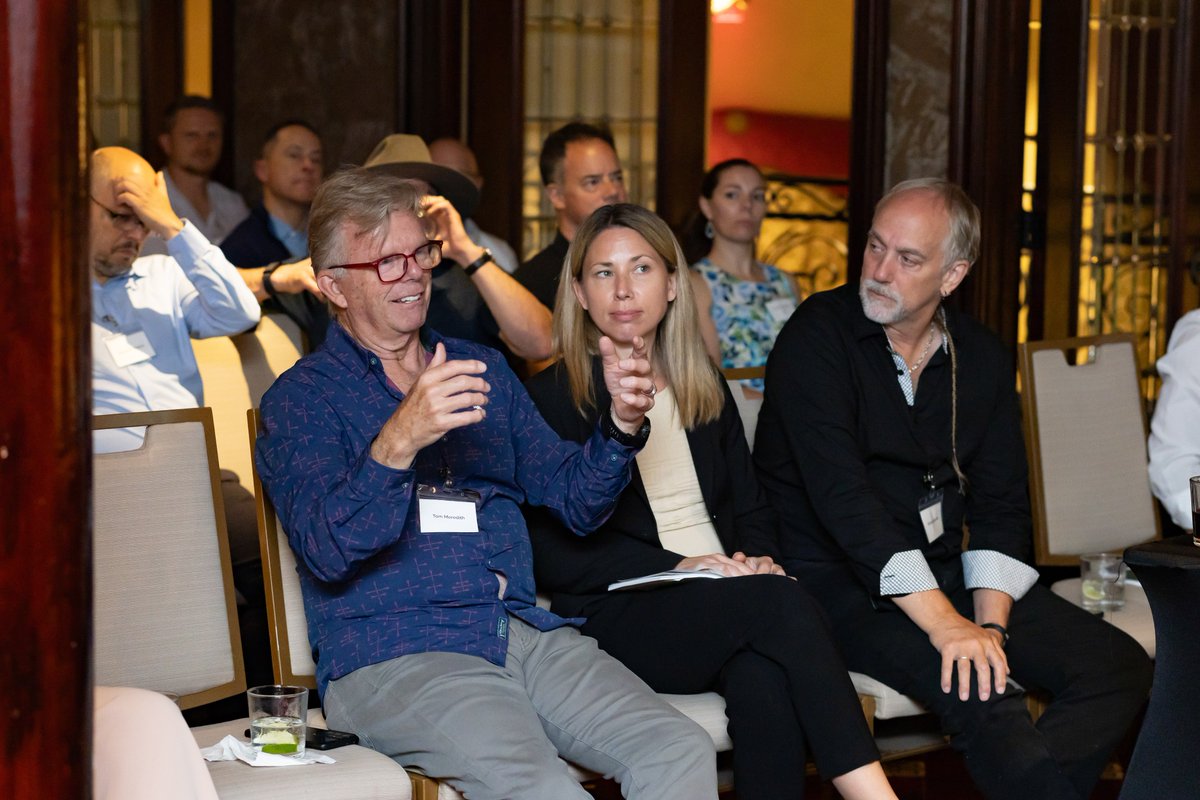 Astronomic tweet media