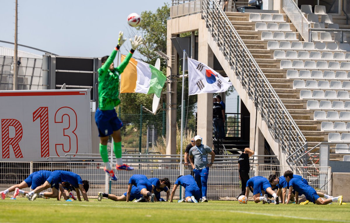 TournoiMRevello's tweet photo. #CIVKOR ๐จ๐ฎ๐ฐ๐ท | Both teams warm up !
๐ธ@SportsPhotoProj
#TMR2024 https://t.co/j2vTHcj3Pn