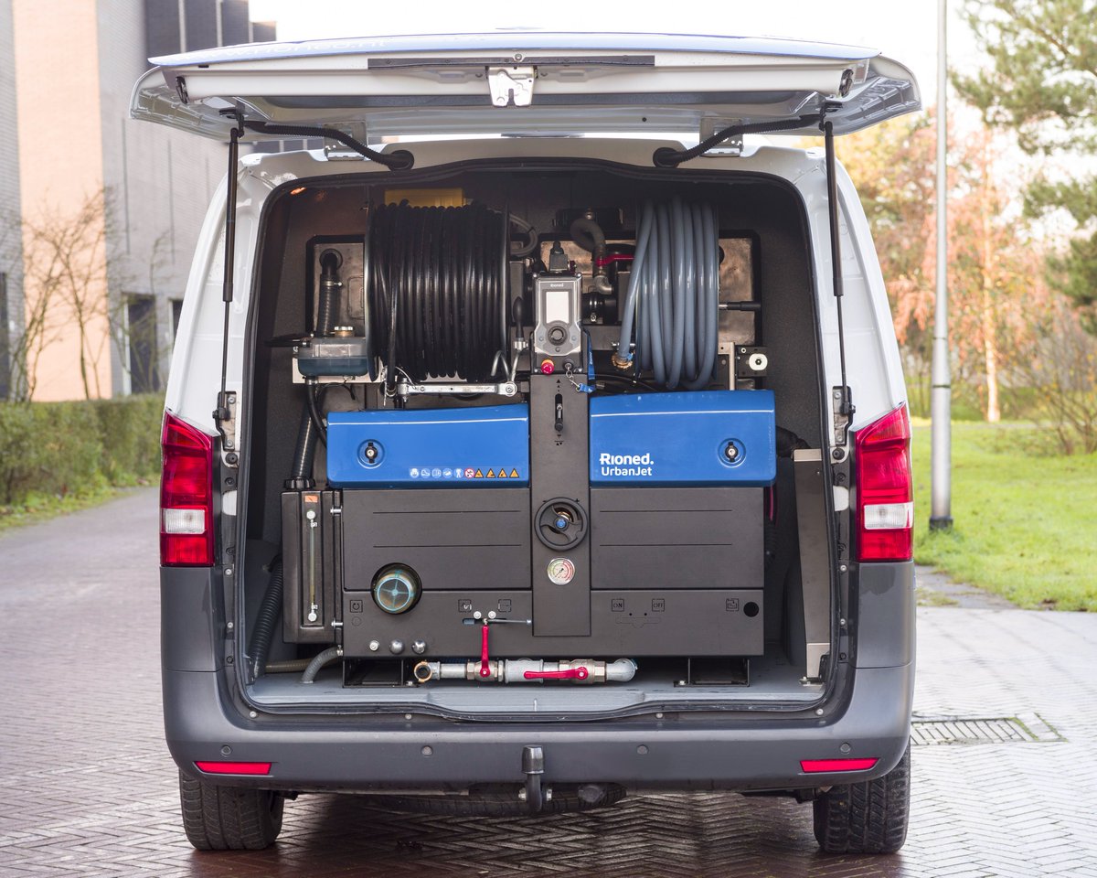Rioned_INTL's tweet photo. Thanks to its 25hp diesel engine or 30hp petrol engine, the UrbanJet can unclog drains up to 350mm with ease. Standard equipped with 600 litre water tank and 60 metres of high-pressure hose, this machine is very suitable for both domestic and industrial drains. https://t.co/UkETBV8vAv