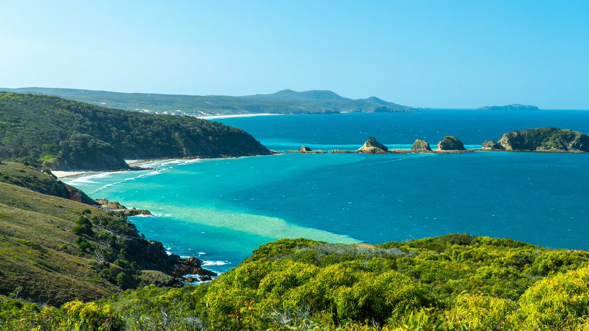 SharkGregNorman's tweet photo. There’s nothing like the stunning beauty and purity of my homeland, Queensland, Australia. To my fellow Queenslanders, cherish the magnificence of our great state. For those who haven’t visited yet, make sure to add it to your bucket list. Happy Queensland Day! #QLDday https://t.co/Z1DPT4AEal