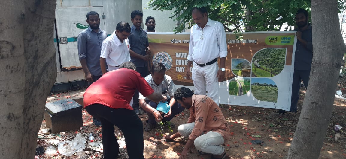 As part of #WorldEnvironmentDay‌, Awareness Rally, Tree plantation drive, distribution of cloth bags were conducted at #KakinadaPort Station. Environmental pledge was administered to Staff to commit their resolve for greener environment. @SCRailwayIndia @RailMinIndia