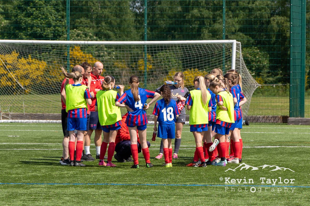 🏆 Scottish Challenge Cup ⚽️ Kintore United 2-1 Dundee West 14s Reds 📅 Saturday 1st June ⭐️ POTM: Daisy McKenna As the U16s game drew to a close, the U14s Reds were kicking off away to a highly rated Kintore United side! [A THREAD] #SimplyTheWest 🔴🔵
