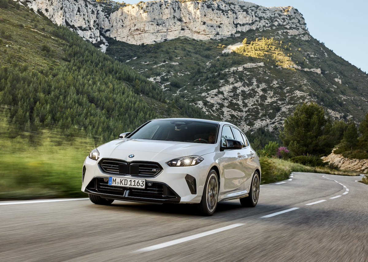 AutoTraderSA's tweet image. .@BMW_SA has pulled the covers off an updated version of its most attainable model, the #1Series. Here's what we know about the upcoming model 🤓 
bit.ly/UpdatedBMW1Ser…