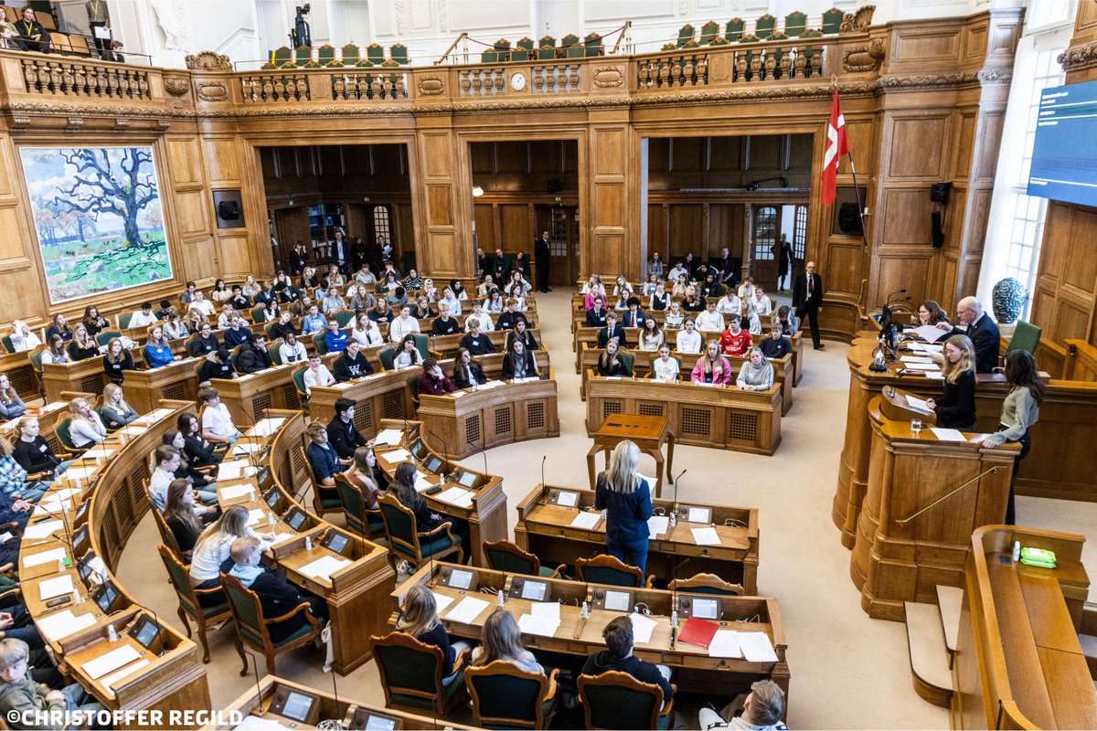 Today, the Danish Constitutional Act turns 175! 🇩🇰

Constitution Day is the closest Denmark comes to a national day &amp; we mark the day with political speeches, flag-raising ceremonies &amp; events in celebration &amp; appreciation of our democracy ⚖️

Read more ➡️ thedanishparliament.dk/en/democracy/t…