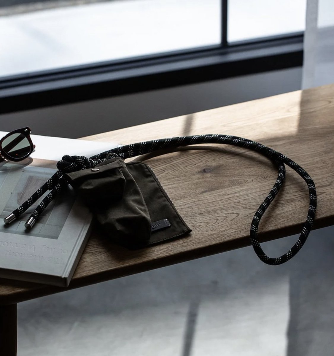 DDesignbook's tweet image. デザインサポート案件
アイウェアケースの３連ショルダー
自分用欲しい♧
＃diffusertokyo
diffuser-tokyo-store.com/?pid=180609116