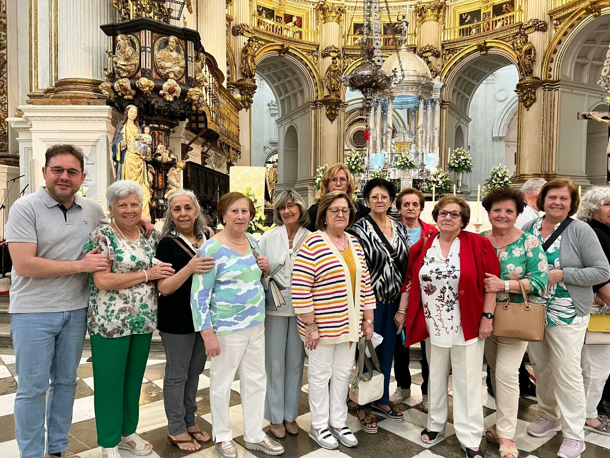 Ayer, 4 de Junio, nuestra Hermandad, junto con nuestra Parroquia participó en las celebraciones de la Octava del Corpus de la Catedral de Granada, una buena tarde de Hermandad y convivencia desde un espíritu de fraternidad y amor a Jesús Sacramentado. 

Alabado sea el Santísimo