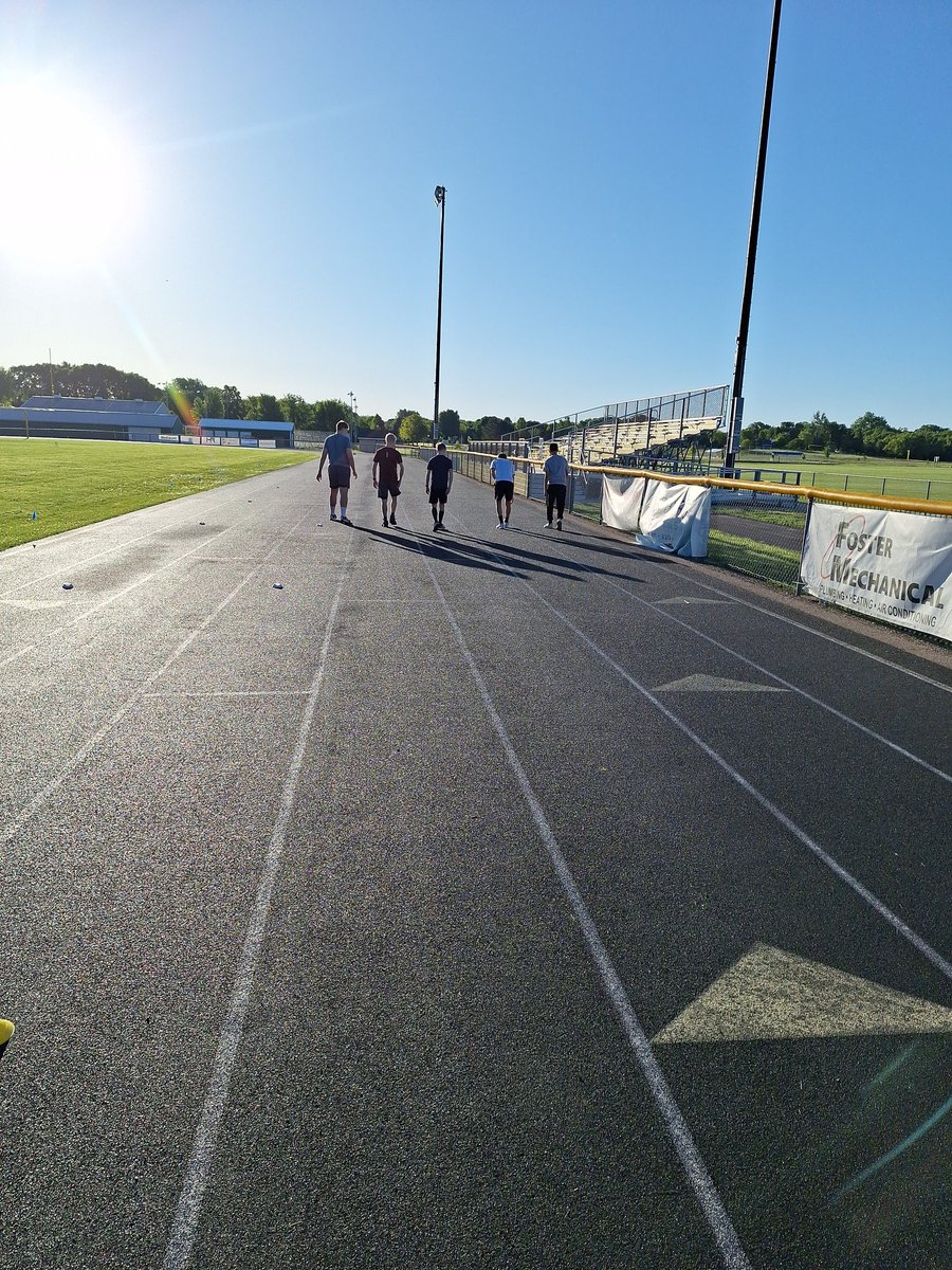 HutchBoysSoccer's tweet photo. Band of Brothers forming through summer workouts! Will you join the family?
M-Th 7-8am
#RiseUpTP https://t.co/o0EKg8a7jC