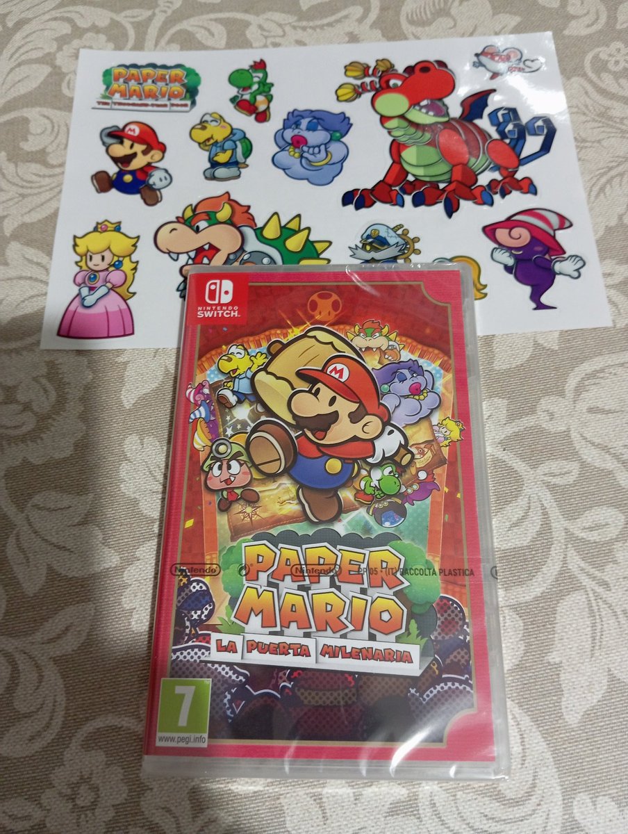 BloodaxeG's tweet photo. Me han llegado unos REGALAZOS por parte de @xtralife_es y @LinkToPodcast.
Se os dice poco lo grandes que sois.
Este verano voy a gozar de #PaperMarioLaPuertaMilenaria muchísimo. https://t.co/nvkiJeYiwq