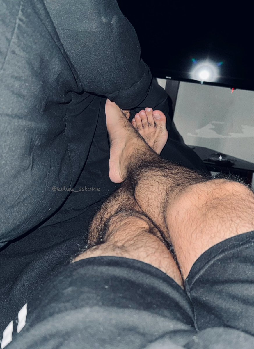 eduu_sstone's tweet photo. Wednesday. ✌🏻

#hairyfeet #hairylegs #piesmexico #feetfetishgang #feetmodels https://t.co/UcxbQ9tMN3