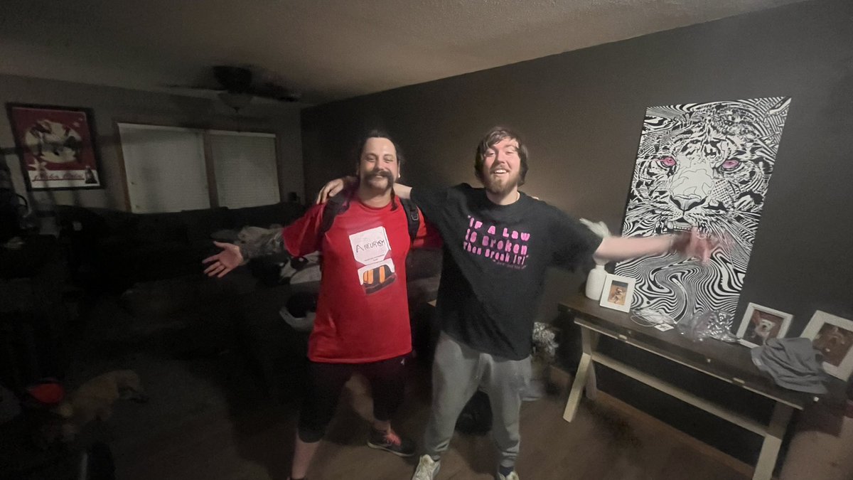 iOWAScreenPrint's tweet photo. Jason @DelaidReaxtion Rocking The
“Smoke 💨  🚬 Till your Hands Are Numb” shirt by #iOWAartist @Aneurysm_co 
🔗 $500
https://t.co/LGyK77wzc5 https://t.co/P37lNo4zET