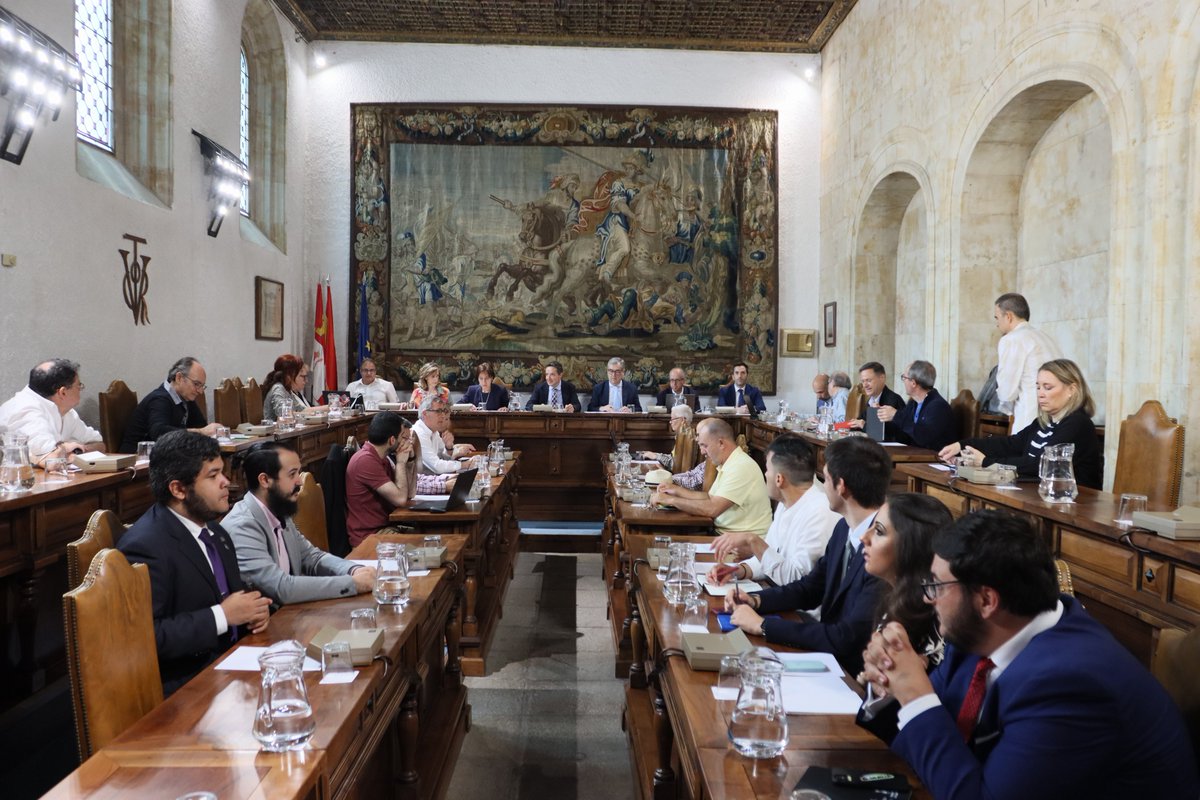 El catedrático de Psicología Evolutiva Emilio Sánchez Miguel pronunciará la conferencia inaugural del curso 2024-25.

El Consejo de Gobierno extraordinario designa a los vicerrectores de Ordenación Académica y Profesorado, Rosario Arévalo, y de Economía, Javier González Benito,