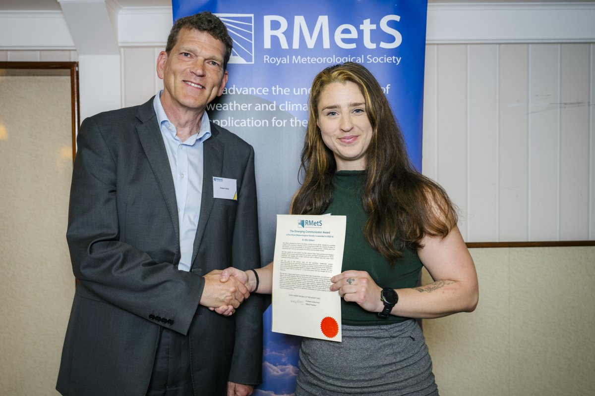 Wahoo! We love handshakes🤝

Was great to be at the <a href="/RMetS/">Royal Meteorological Society</a> annual meeting last month to accept my 2022 award for Emerging Communicator and celebrate becoming FRMetS💅 

Congrats to all the other winners and fellows from 2022 &amp; 2023 🎉