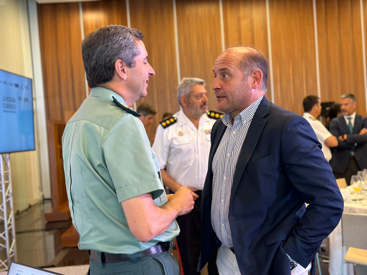 El vicepresidente primero <a href="/Juancho_OrtizQ/">Juancho Ortiz</a> ha asistido en Cádiz a 'La mirada económica', el foro de debate sobre la provincia que ha contado hoy con la intervención del almirante de la flota Eugenio Díaz del Río Jaudenes.