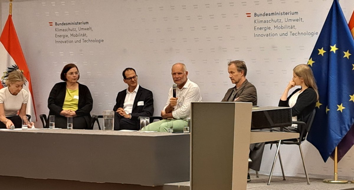 bündnis mikroplastikfrei (@bundnism) on Twitter photo Bündnispräsident Walter Hauer diskutiert gerade in einer sehr spannend zusammengestellten Runde über Lösungen zur Reduktion von #Mikroplastik in der #Umwelt. #AktionsplanMikroplastik @BMKlimaschutz <a href="/Umwelt_AT/">Umweltbundesamt</a> <a href="/GreenpeaceAT/">Greenpeace Österreich</a> <a href="/EDGE_Vienna/">EDGE - Environmental Geosciences</a> Bündnispräsident Walter Hauer diskutiert gerade in einer sehr spannend zusammengestellten Runde über Lösungen zur Reduktion von #Mikroplastik in der #Umwelt. #AktionsplanMikroplastik @BMKlimaschutz <a href="/Umwelt_AT/">Umweltbundesamt</a> <a href="/GreenpeaceAT/">Greenpeace Österreich</a> <a href="/EDGE_Vienna/">EDGE - Environmental Geosciences</a>
