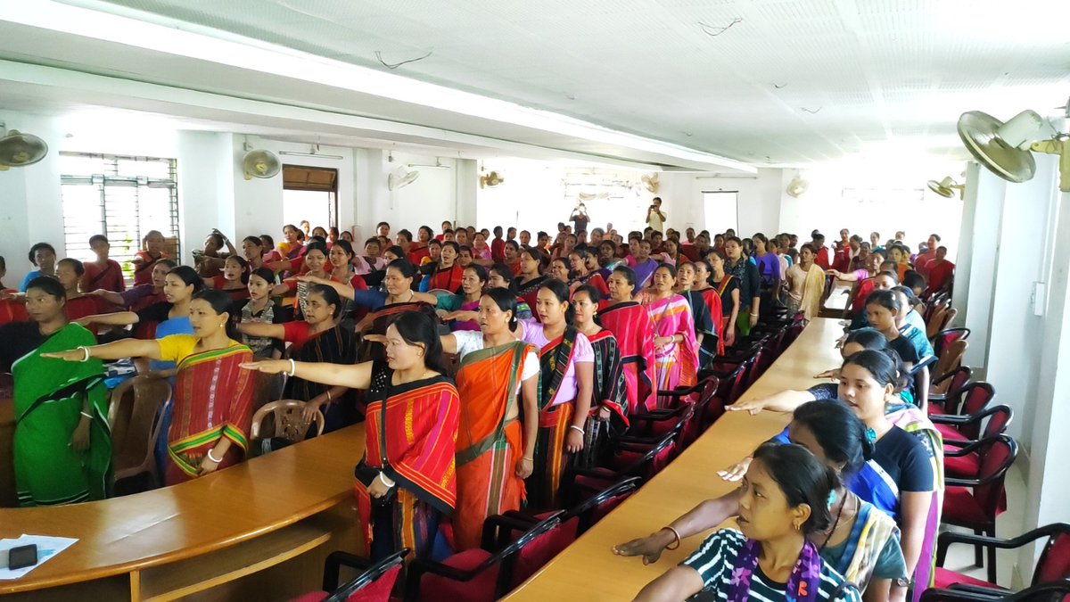 TripuraSRLM's tweet image. On World Environment Day 2024, women Self-Help Group (SHG) members of TRLM came together to celebrate and promote environmental sustainability in their communities by taking oaths. 

#WomenForEnvironment
#WorldEnvironmentDay‌2024 
#SHGEmpowerment
