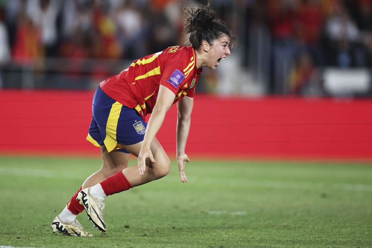 BeplayerGlobal's tweet photo. 🇪🇸 ¡Nuestra #Player @LuciaGarcia17 sella la victoria de España y el billete a la #WEURO de 2025!

⚽ Con un tanto en el minuto 93, la asturiana marca su gol 13 con la @SEFutbolFem y confirma su gran estado de forma🔝👏 

#LuciaGarcia #BePlayer #Futfem #España https://t.co/4ngmNWd9hC
