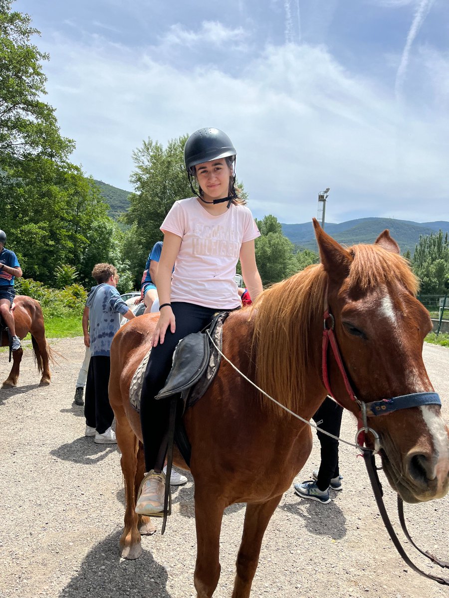 Fa uns dies, 24 persones ateses a Casa Nostra i Ciutat Campus
van gaudir d'activitats esportives a la natura 🌳
amb l'alumnat del cicle formatiu d'esport
de l'<a href="/inshugroger/">INS Hug Roger III</a> de Sort.