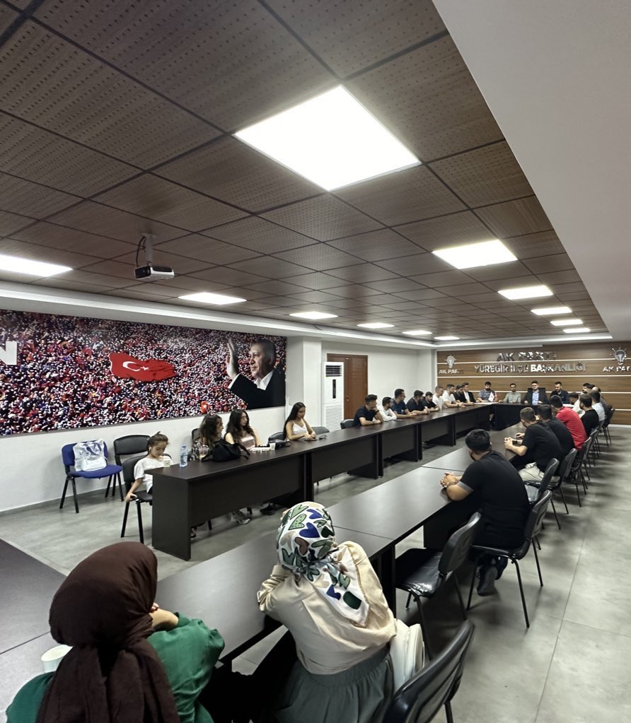 akgenclkyuregir's tweet photo. 📍Yüreğir İlçe Başkanlığı

İl Gençlik Kolları Başkanımız Sayın Önder Yücel , İl Gençlik Kolları Başkan Yardımcılarımız haftalık olağan yönetim toplantımıza teşrif ettiler. 

Nazik ziyaretlerinden ötürü İl Gençlik Kolları Başkanımıza teşekkür ederiz.

@onderryucel https://t.co/QAfkrdM07y