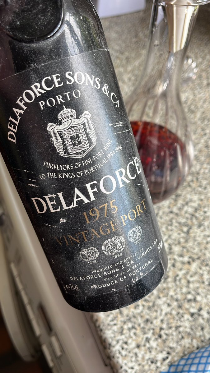 JohnnyTea00's tweet photo. It’s my birthday today. I’ve decided it’s a fine and fitting excuse to decant and enjoy this beauty. #delaforce #vintageport #HappyBirthday https://t.co/X5okePh3G8