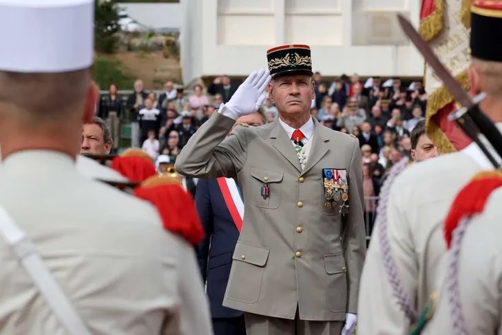 f_philippot's tweet photo. Monstrueux !

La veille d’annonces guerrières dingues par #MacronLeFou, le général Pierre Schill, chef d’état-major de l’armée de terre, assure que « la nation est prête à des sacrifices » ! Dans une interview à La Croix (cf : https://t.co/XKLjYt4csY)

Arrêtons cette folie !

➡️ La Paix la paix la paix ! Quittons l’OTAN ! Virons les fous de guerre ! Plus un euro pour l’Ukraine ! Dialogue avec la Russie ! #LEuropeÇaSuffit