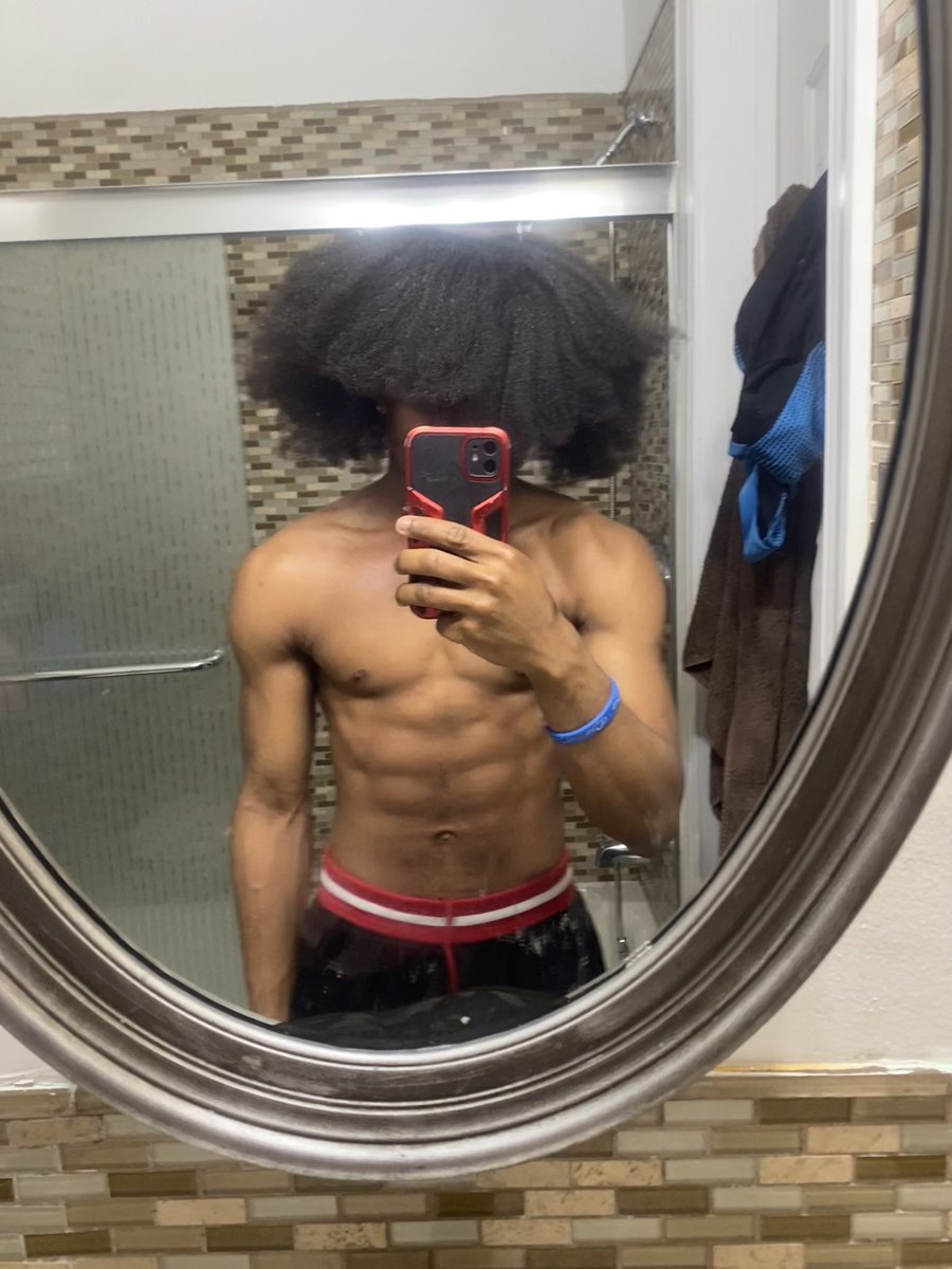 LoafGad's tweet photo. Wash day. Nothing there to smile bout. https://t.co/Z1ZN1uEtJF