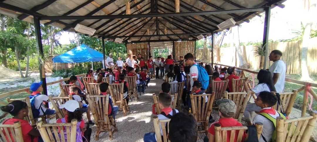 cnap_snap's tweet photo. Especialistas del CNAP, participan en la actividad por el día del Medio ambiente en el Paisaje Natural Protegido Ensenada de Triscornia.

@citmacuba
@AMA_CUBA 
#NuestroFuturo
#NuestrasTierras https://t.co/2QaZVD6R7E