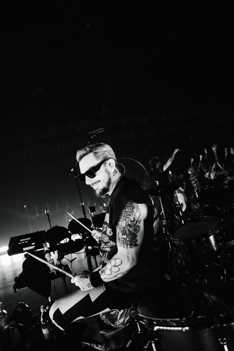 THIRTY SECONDS TO MARS tweet media