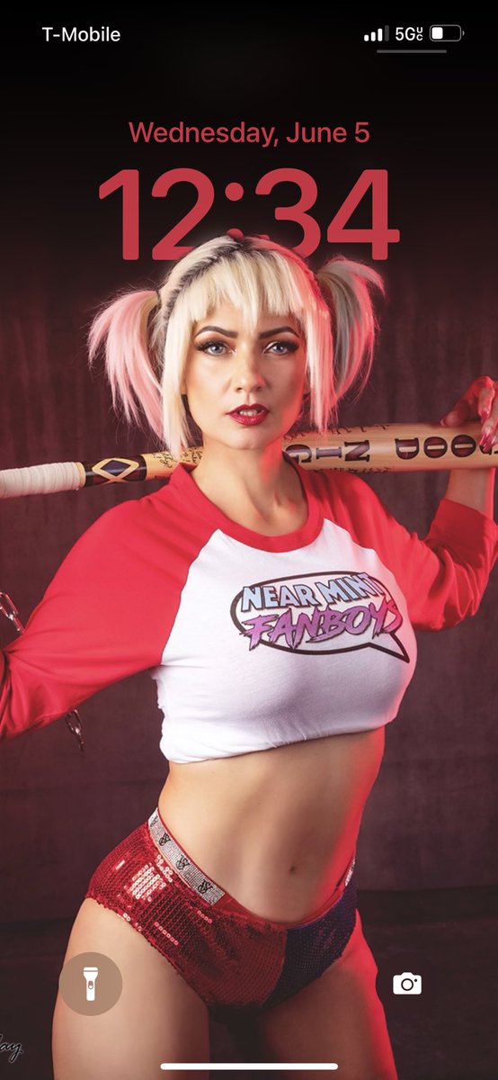 NearMintFanboys's tweet photo. Celebrating Woman Crush Wednesday (and everyday) with my favorite jokester @IvyCosplay as my wallpaper! 🃏 ❤️ 

#HarleyQuinn #IvyCosplay
#CosplayQueen #NMFB
#NearMintFanboys #Joker
#WomanCrushWednesday https://t.co/CslFy6AKAI