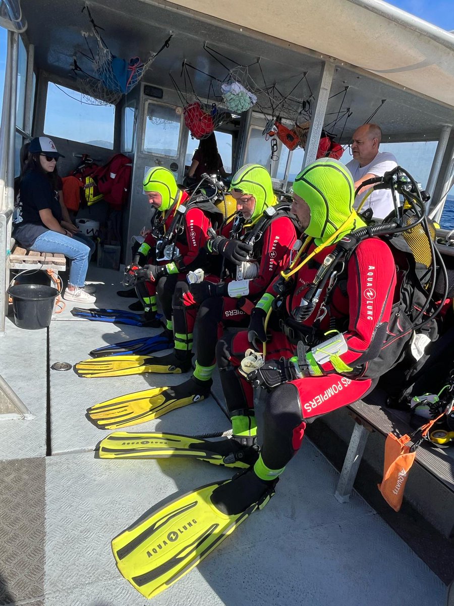 SDIS71's tweet photo. #Plongée | Test annuels d’aptitude en eaux profondes pour neuf plongeurs @SDIS71.
➡ Tests selon niveau d’habilitation 30m/50m.
➡Exercices sauvetage &amp; assistance à plongeurs. 
➡MSP.
✅2 infirmiers sapeurs-pompiers également formés au #SSO en intervention secours nautique. https://t.co/T5xWBPy0Tj