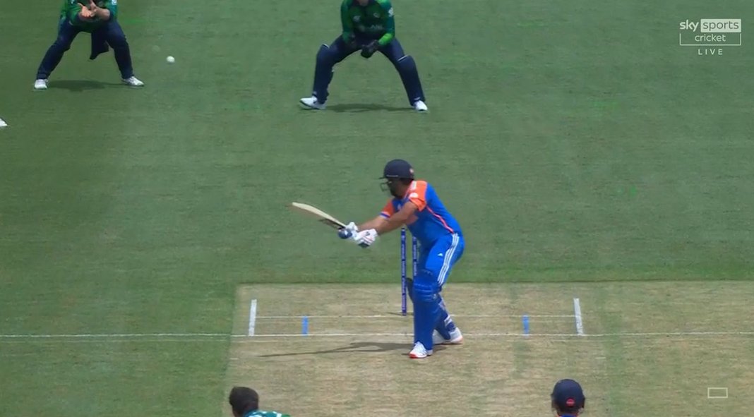 sai_whispers's tweet photo. #RohitSharma left the field with shoulder injury !
#T20IWorldCup2024 #INDvsIRE #CricketinUS https://t.co/YSg4IDqaP5