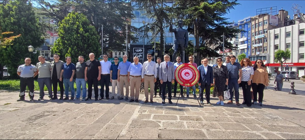 Türkiye Çevre Haftası Kutlamaları Başladı
 5-9 Haziran Türkiye Çevre Haftası nedeniyle Çevre, Şehircilik ve İklim Değişikliği İl Müdürümüz Selim Boyraz, Atatürk Anıtı’na çelenk sundu.