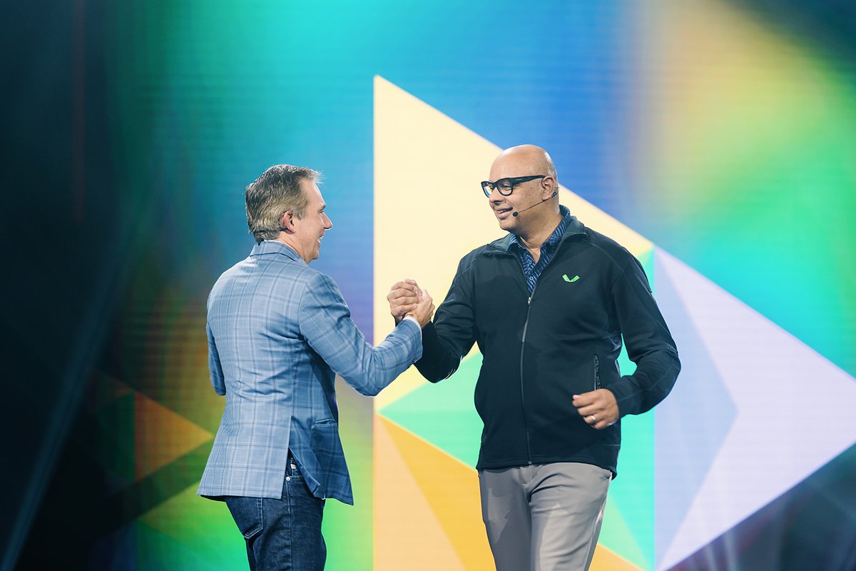 Veeam's tweet photo. On stage today at #VeeamON, @Lenovo's @KirkSkaugen, @AWS's Paul Meighan, and @1111systems's Dante Orsini joined #Veeam CEO @AnandEswaran &amp; CRO John Jester to discuss our partnerships &amp; joint innovations. 🤝 

🍿 Catch up on all that you missed on-demand: https://t.co/AqTE2OkP2Y https://t.co/Tx0nI7I2eJ