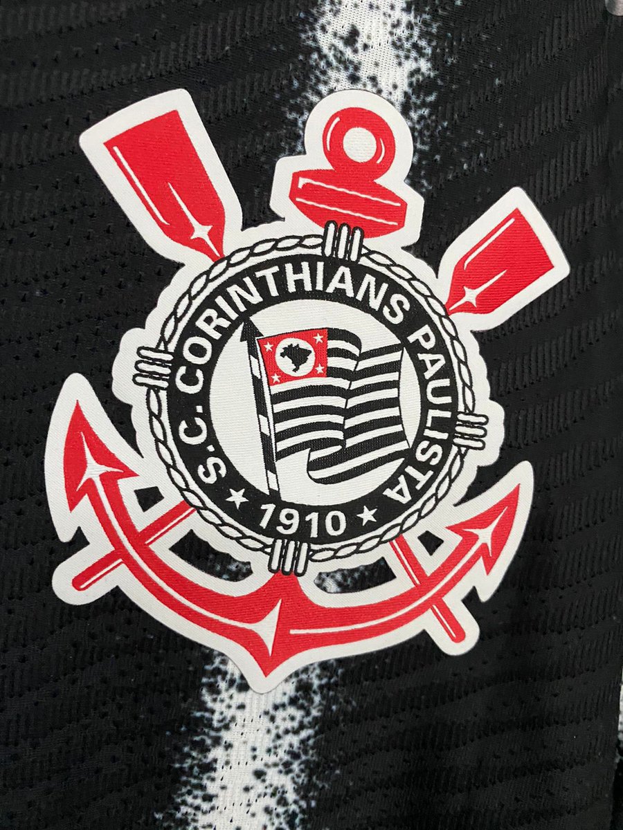 futebol_info's tweet photo. "O Corinthians é meu clube desde que eu nasci, e hoje não tem que ser diferente, continuo indo para o jogo do Corinthians de trem. É meu sonho, quero jogar no Corinthians, quero sentir aquela energia. Eu tenho o sonho de jogar no Corinthians? Tenho. Quando? Por mim, amanhã eu estaria no Corinthians. Espero não demorar, porque eu quero o quanto antes sentir a energia daquela torcida que é incrível."

🎙️ Gabriel Magalhães, zagueiro do Arsenal e da Seleção Brasileira, em entrevista ao @Cartolouco.
📸 Reprodução/Cartolouco | Felipe Szpak/Ag. Corinthians