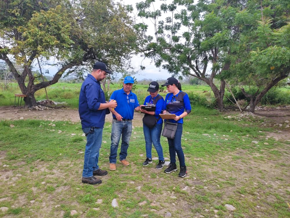 inmivimerida's tweet photo. El gobernador @JehysonGuzman, personal del Inmivi realizaron asesoramiento a los Consejos Comunales, jefes de UBCH y representantes de entes educativos que salieron beneficiados en la Consulta Popular para el financiamiento de Proyectos en el Municipio Tulio Febres Cordero https://t.co/c77uJ1A3OL
