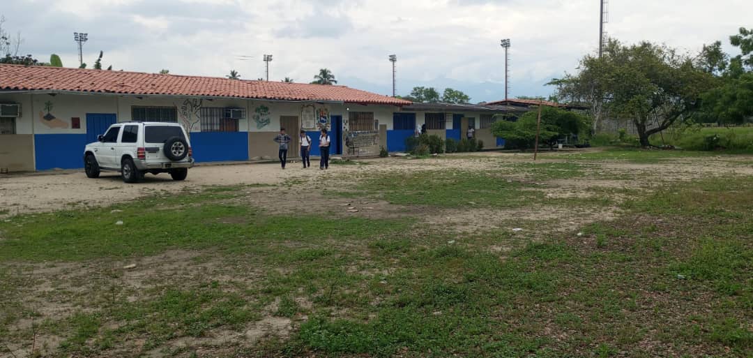 inmivimerida's tweet photo. El gobernador @JehysonGuzman, personal del Inmivi realizaron asesoramiento a los Consejos Comunales, jefes de UBCH y representantes de entes educativos que salieron beneficiados en la Consulta Popular para el financiamiento de Proyectos en el Municipio Tulio Febres Cordero https://t.co/c77uJ1A3OL