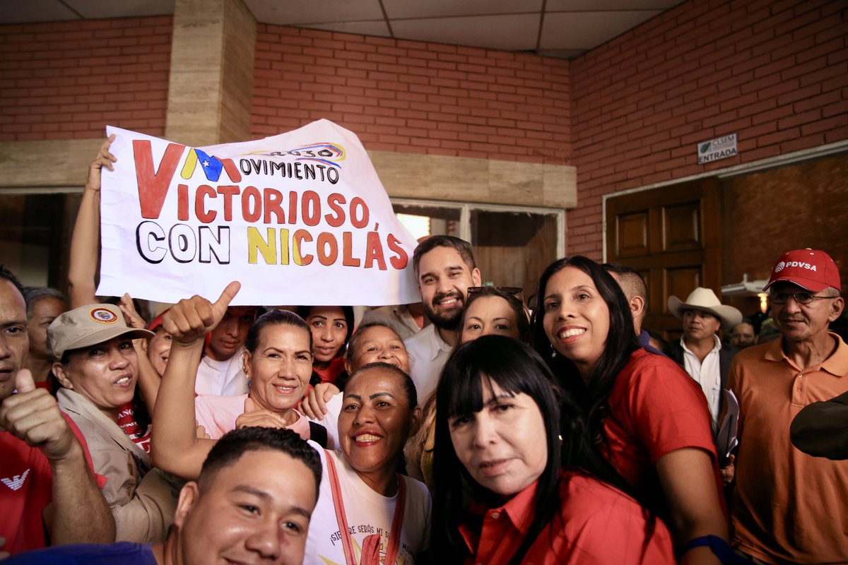 Nos encontramos con un grupo de empresarios del estado Monagas para profundizar el debate de las 7T. Lo que hemos alcanzado en estos años de estabilidad y crecimiento, además de ser una victoria de la resistencia del pueblo, es fruto del trabajo conjunto entre el sector público y